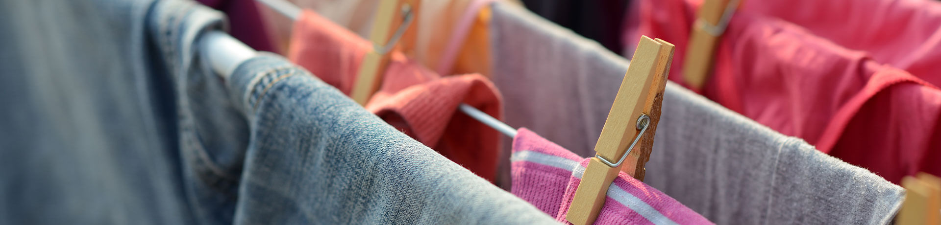 Handtücher zum Trocknen auf Wäscheständer Haushaltshilfe Grabow